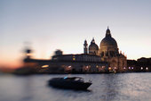A Santa Maria della Salute bazilika a velencei Canal Grande ment�n [133226]